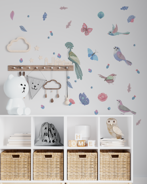 Camera amenajata cu autocolant de perete pasari apstel, pentru camera de fetite