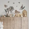 Stickere pentru camera copiilor, perete aranjat cu autocolante cu leu, elefant, flora dins avana si pasari din jungla